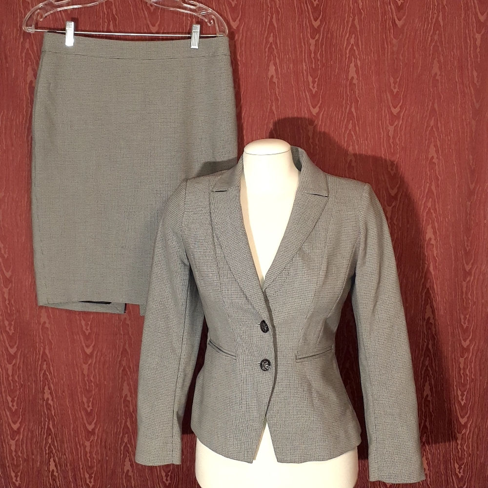 WHITE HOUSE BLACK MARKET SKIRT SUIT SIZE 6 BLACK WHITE 2 POCKETS LONG SLEEVE